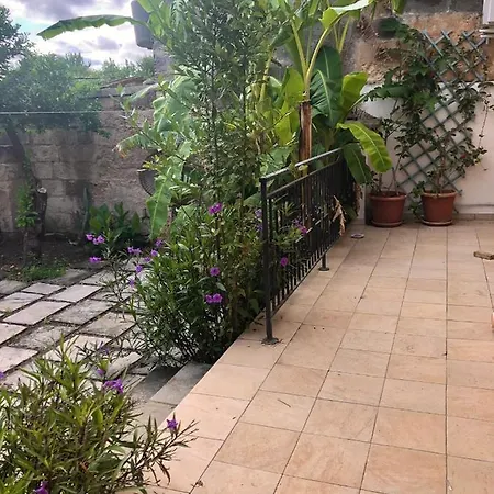 Zoe - Luna Apartment